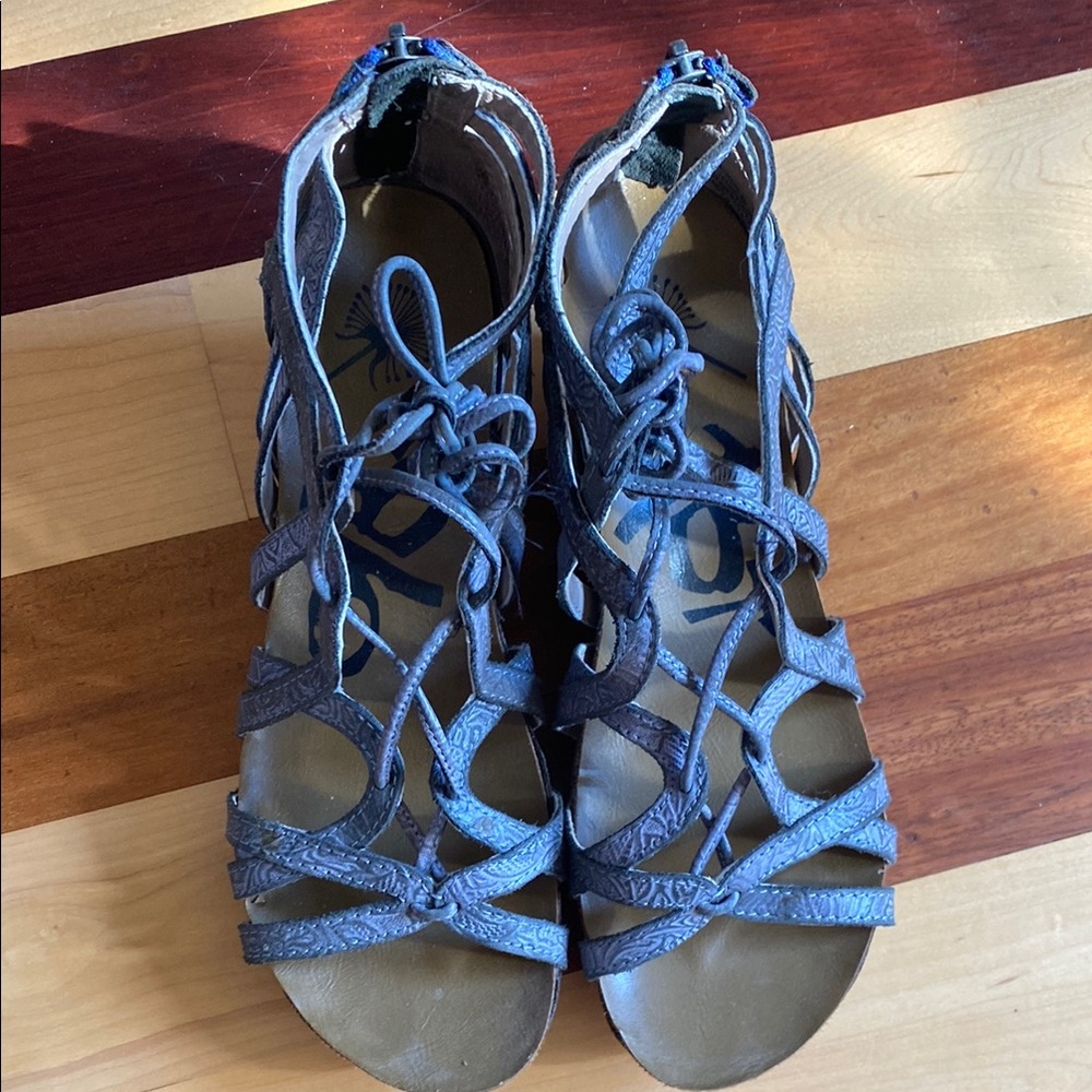 Women's Strappy Sandals in Black